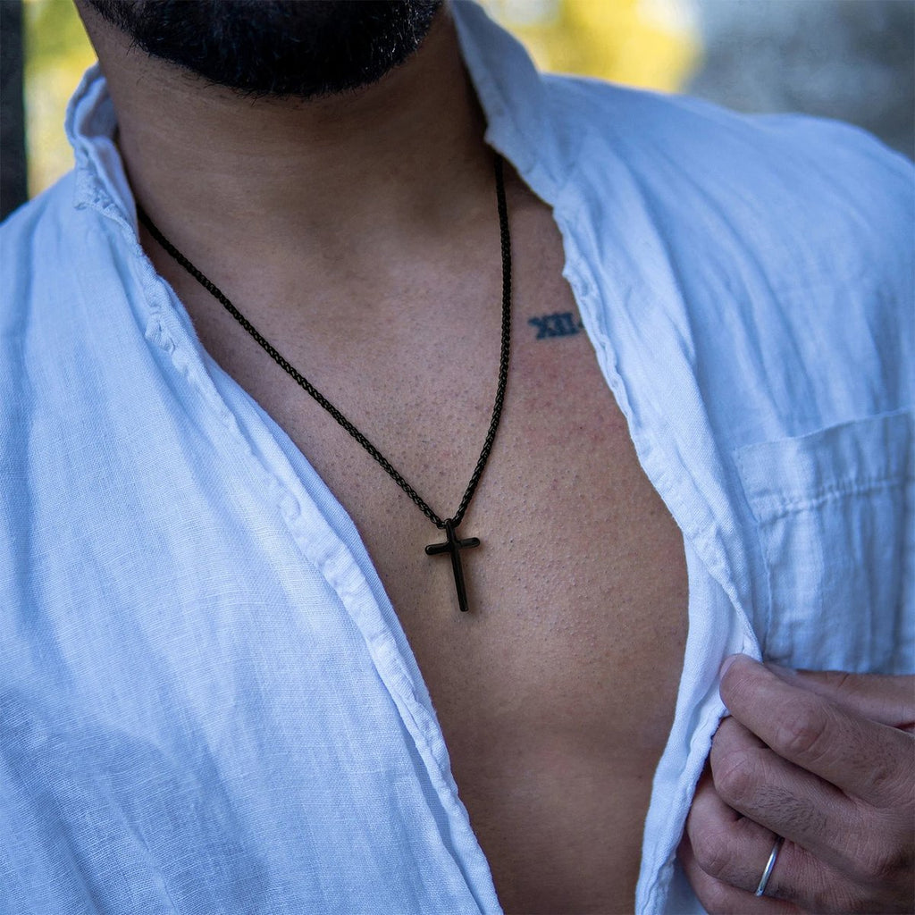 SERASAR Heer Black Cross Necklace – image 3