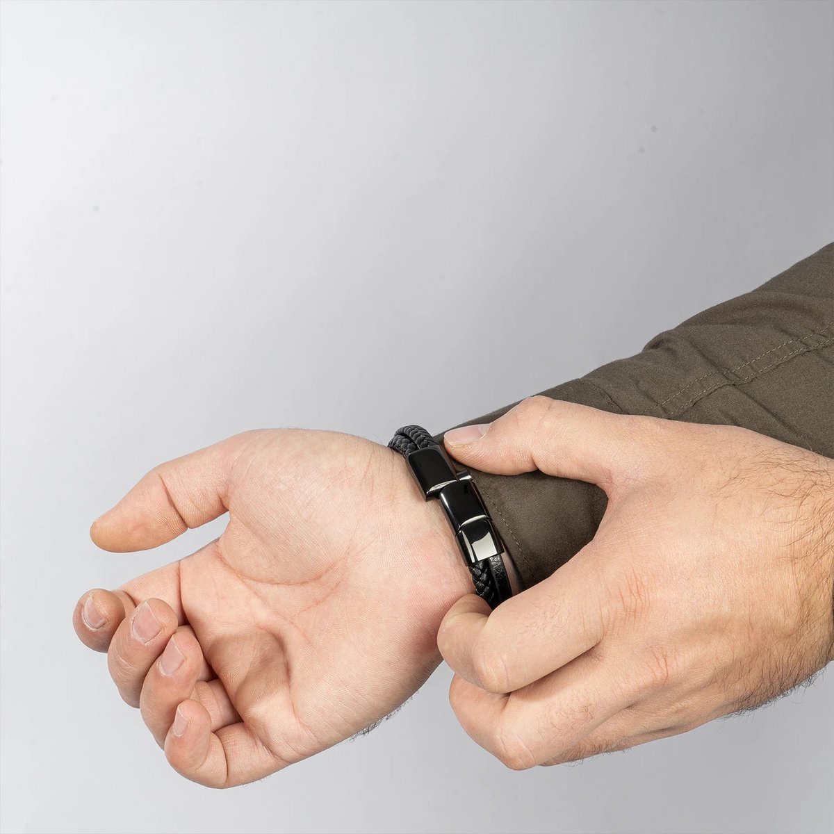 SERASAR Pearl Black Leather Bracelet – image 5